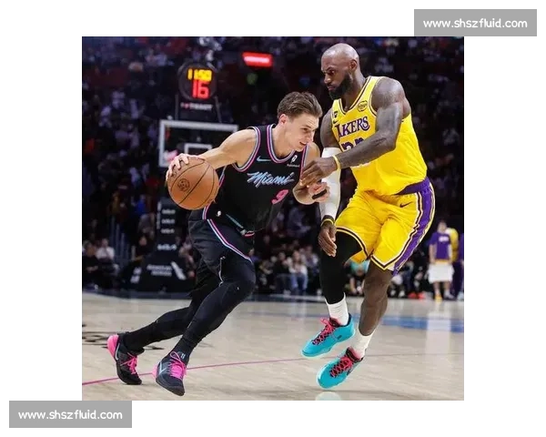 湖人队力克热火第四场逆转胜 利拉德和詹姆斯关键时刻发挥决定胜负